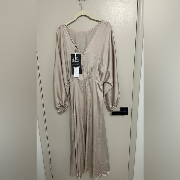 Astr the label MARIN DOLMAN SLEEVE MIDI DRESS - champagne - Picture 6 of 7
